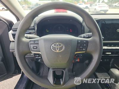 2025 Toyota Camry LE - zdjęcie 10 z 35 - miniatura