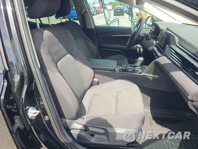 2025 Toyota Camry LE - zdjęcie 8 z 35 - miniatura