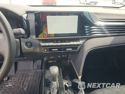2025 Toyota Camry LE - zdjęcie 11 z 35 - miniatura