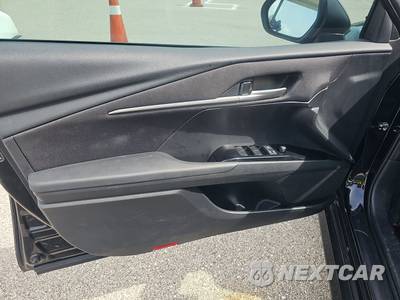2025 Toyota Camry LE - zdjęcie 9 z 35 - miniatura