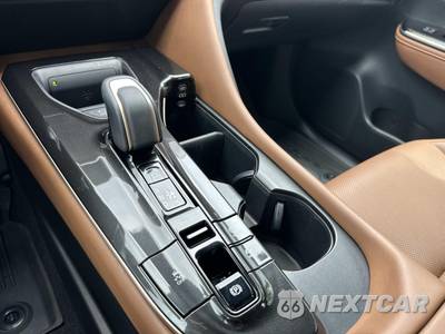 2025 Toyota Crown Signia Limited - zdjęcie 21 z 34 - miniatura