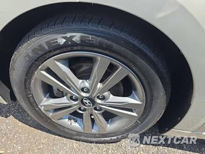 2017 Hyundai Elantra SE Sedan - zdjęcie 8 z 24 - miniatura
