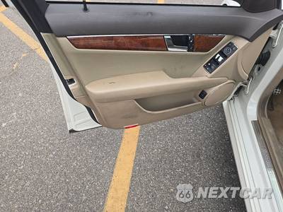2009 Mercedes-Benz C 300 - zdjęcie 9 z 37 - miniatura