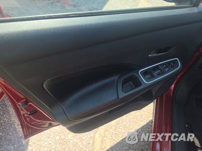 2024 Nissan Versa SR - zdjęcie 9 z 18 - miniatura