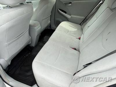 2015 Toyota Prius Two - zdjęcie 8 z 11 - miniatura