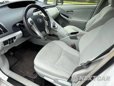 2015 Toyota Prius Two - zdjęcie 9 z 11 - miniatura