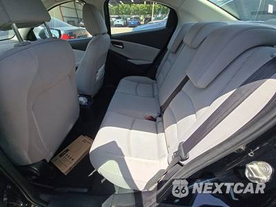 2019 Toyota Yaris LE Sedan - zdjęcie 19 z 32 - miniatura