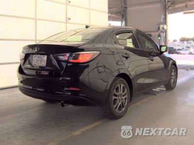 2019 Toyota Yaris LE Sedan - zdjęcie 5 z 32 - miniatura