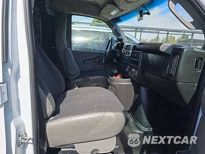 2025 GMC Savana 2500 Cargo Van 1WT 135.0" WB - zdjęcie 8 z 20 - miniatura