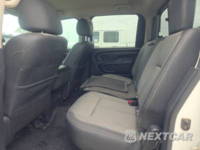 2021 Nissan TITAN S Crew Cab Short Bed - zdjęcie 13 z 17 - miniatura