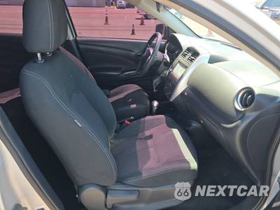 2019 Nissan Versa Sedan SV - zdjęcie 8 z 47 - miniatura