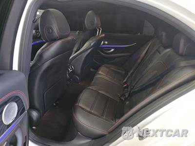 2020 Mercedes-Benz AMG E 53 4MATIC Sedan - zdjęcie 13 z 33 - miniatura