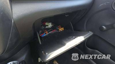 2016 Nissan Versa S - zdjęcie 22 z 38 - miniatura