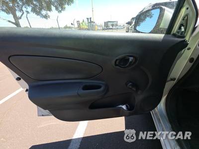 2016 Nissan Versa S - zdjęcie 9 z 38 - miniatura