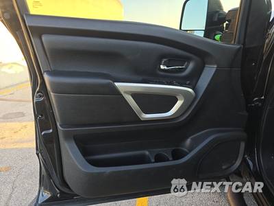 2018 Nissan TITAN XD SV Crew Cab Medium Bed - zdjęcie 9 z 22 - miniatura