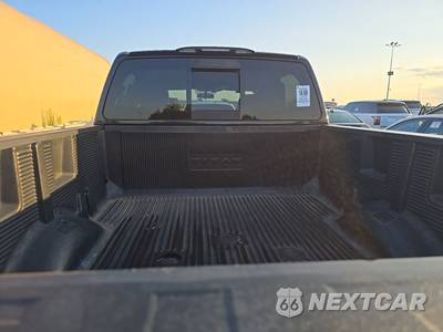 2018 Nissan TITAN XD SV Crew Cab Medium Bed - zdjęcie 16 z 22 - miniatura