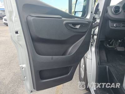 2022 Mercedes-Benz Sprinter 2500 Passenger Van Standard Roof 144.0" WB - zdjęcie 9 z 27 - miniatura