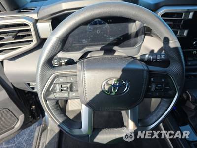 2025 Toyota Sequoia SR5 - zdjęcie 10 z 31 - miniatura