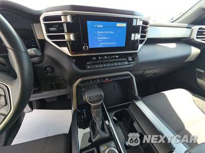 2025 Toyota Sequoia SR5 - zdjęcie 11 z 28 - miniatura