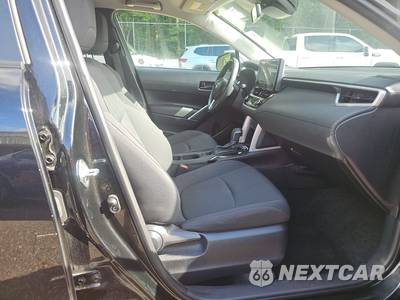 2025 Toyota Corolla Cross LE - zdjęcie 8 z 24 - miniatura