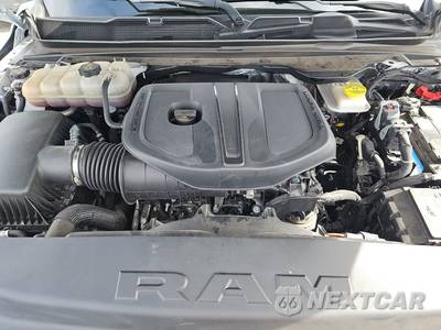 2025 Ram 1500 Laramie Crew Cab Short Bed - zdjęcie 15 z 23 - miniatura