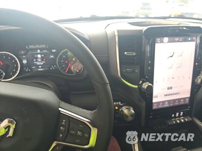 2026 Ram 1500 Laramie Crew Cab Short Bed - zdjęcie 11 z 24 - miniatura