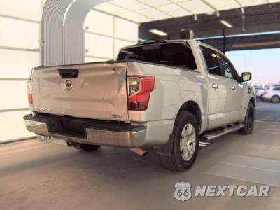 2017 Nissan TITAN SV Crew Cab Short Bed - zdjęcie 4 z 36 - miniatura
