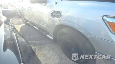 2017 Nissan TITAN SV Crew Cab Short Bed - zdjęcie 21 z 36 - miniatura