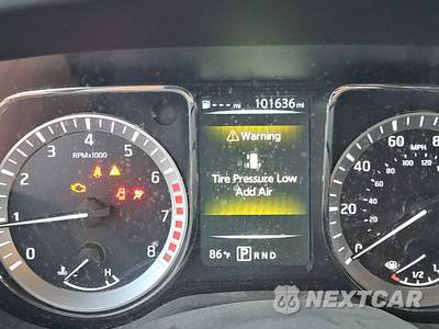 2017 Nissan TITAN SV Crew Cab Short Bed - zdjęcie 12 z 36 - miniatura