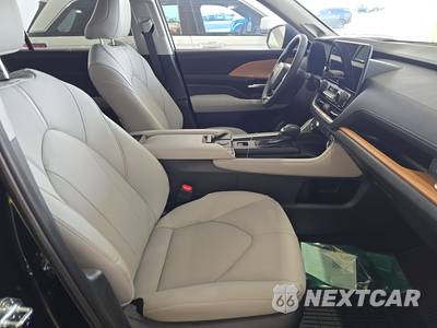 2026 Toyota Grand Highlander Limited - zdjęcie 14 z 27 - miniatura