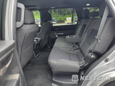 2025 Toyota Sequoia SR5 - zdjęcie 9 z 34 - miniatura