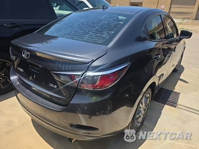 2019 Toyota Yaris XLE Sedan - zdjęcie 4 z 20 - miniatura