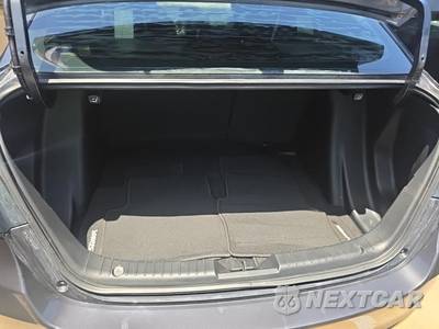 2019 Toyota Yaris XLE Sedan - zdjęcie 13 z 20 - miniatura