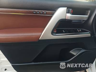 2020 Toyota Land Cruiser - zdjęcie 9 z 19 - miniatura