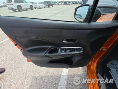2021 Nissan Versa SR - zdjęcie 9 z 23 - miniatura
