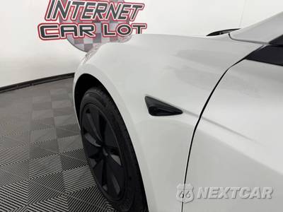 2025 Tesla Model 3 - zdjęcie 23 z 47 - miniatura