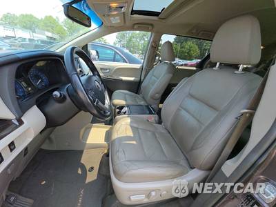 2015 Toyota Sienna XLE 8-Passenger 119.3" WB - zdjęcie 7 z 38 - miniatura