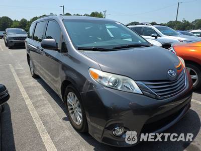 2015 Toyota Sienna XLE 8-Passenger 119.3" WB - zdjęcie 3 z 38 - miniatura