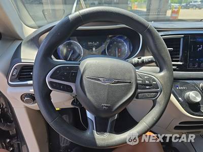 2017 Chrysler Pacifica Touring 121.6" WB - zdjęcie 10 z 19 - miniatura