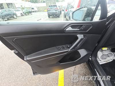 2018 Volkswagen Tiguan SE - zdjęcie 14 z 37 - miniatura