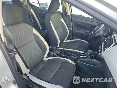 2021 Nissan Versa SV - zdjęcie 8 z 26 - miniatura