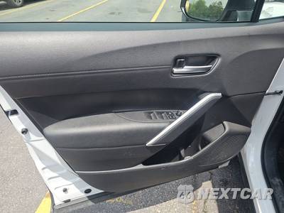 2023 Toyota Corolla Cross XLE - zdjęcie 9 z 23 - miniatura