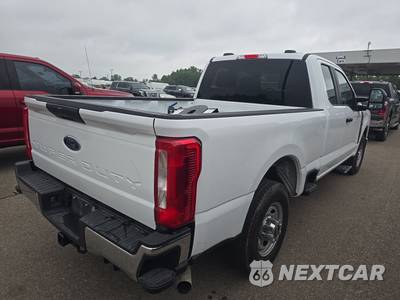2024 Ford Super Duty F-350 XL Extended Cab Medium Bed w/Rear Doors - zdjęcie 4 z 18 - miniatura