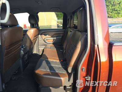 2016 Nissan TITAN XD Platinum Reserve Crew Cab Medium Bed - zdjęcie 13 z 37 - miniatura