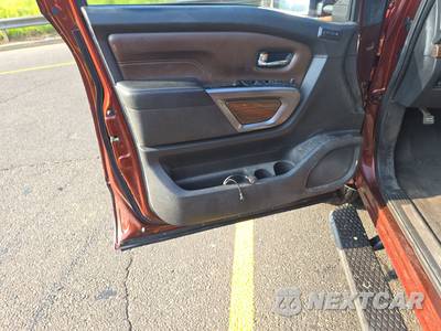 2016 Nissan TITAN XD Platinum Reserve Crew Cab Medium Bed - zdjęcie 9 z 37 - miniatura