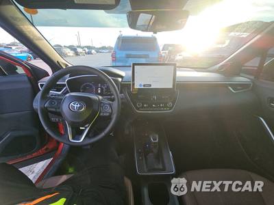 2026 Toyota Corolla Cross XLE - zdjęcie 11 z 19 - miniatura