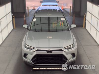 2025 Toyota Grand Highlander XLE - zdjęcie 2 z 41 - miniatura
