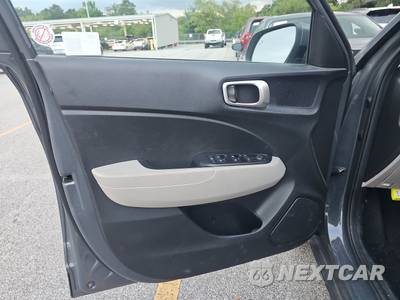 2025 Hyundai Venue SEL - zdjęcie 9 z 21 - miniatura
