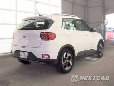 2025 Hyundai Venue SEL - zdjęcie 4 z 20 - miniatura