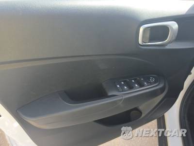 2025 Hyundai Venue SEL - zdjęcie 9 z 20 - miniatura